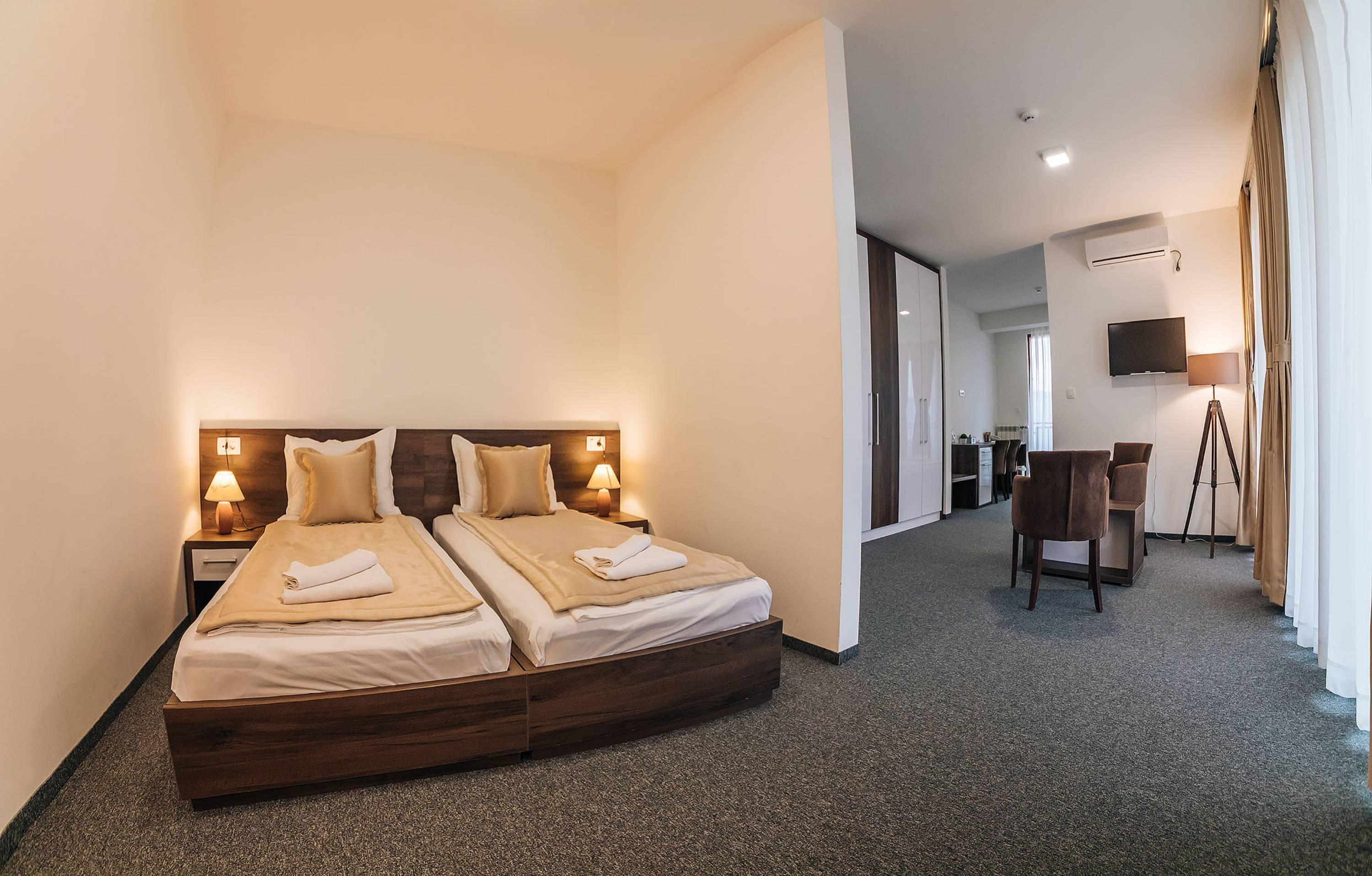 Hotel Sokoline Mandici Buitenkant foto